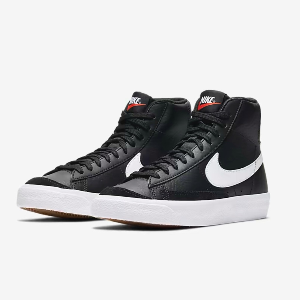 Nike Blazer Mid’77 Size 6.5 Men’s / 8.5 Women's Black and White Sneakers